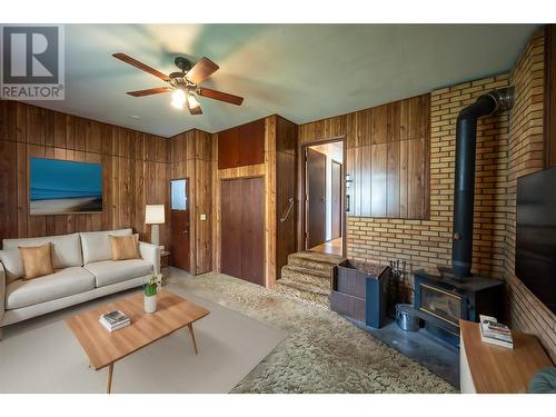 5020 Weldon Avenue, Summerland, BC - Indoor Photo Showing Living Room