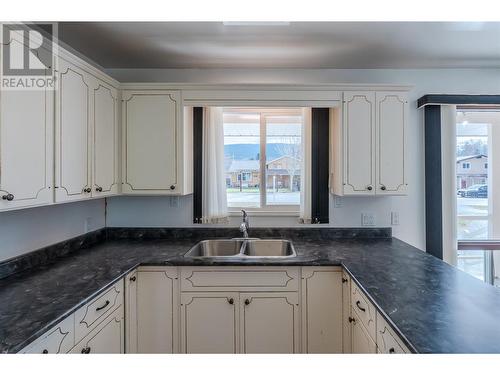 5020 Weldon Avenue, Summerland, BC - Indoor Photo Showing Kitchen With Double Sink