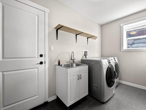 1913 Galore Cres, Kamloops, BC - Indoor Photo Showing Laundry Room