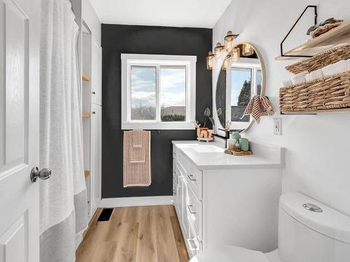 645 Brandon Ave, Kamloops, BC - Indoor Photo Showing Bathroom
