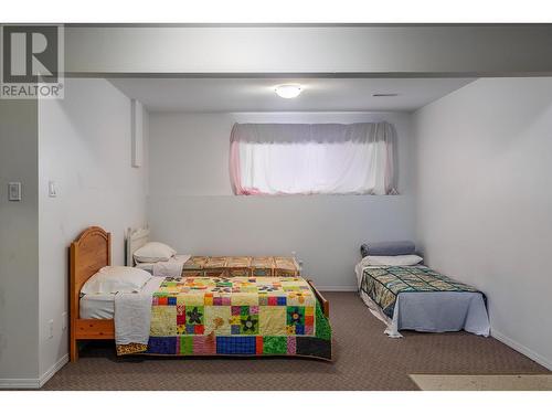18 Killarney Place, Vernon, BC - Indoor Photo Showing Bedroom