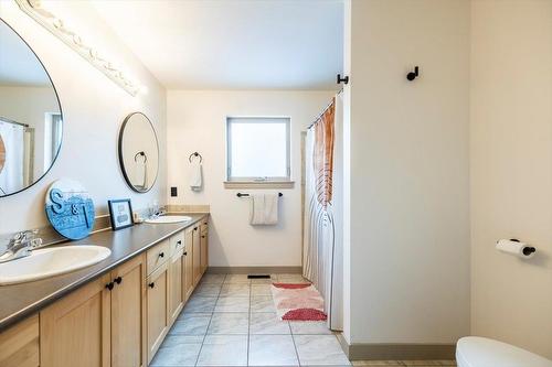 2221 Black Hawk Drive, Sparwood, BC - Indoor Photo Showing Bathroom