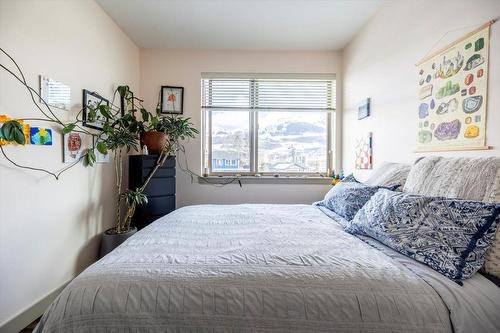 2221 Black Hawk Drive, Sparwood, BC - Indoor Photo Showing Bedroom