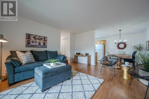 298 Yorkton Avenue Unit# 303, Penticton, BC - Indoor Photo Showing Living Room