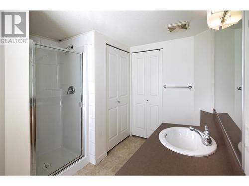 539 Yates Road Unit# 100, Kelowna, BC - Indoor Photo Showing Bathroom