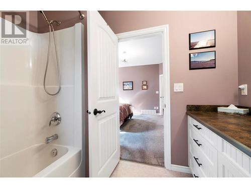 1581 20 Street Ne Unit# 8, Salmon Arm, BC - Indoor Photo Showing Bathroom