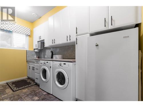 1581 20 Street Ne Unit# 8, Salmon Arm, BC - Indoor Photo Showing Laundry Room