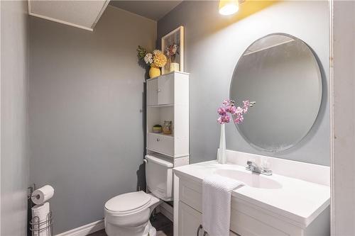 Main bathroom - 6319 Barker Street, Niagara Falls, ON - Indoor Photo Showing Bathroom
