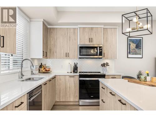 4025 Gellatly Road Unit# 144, West Kelowna, BC - Indoor Photo Showing Kitchen With Double Sink With Upgraded Kitchen