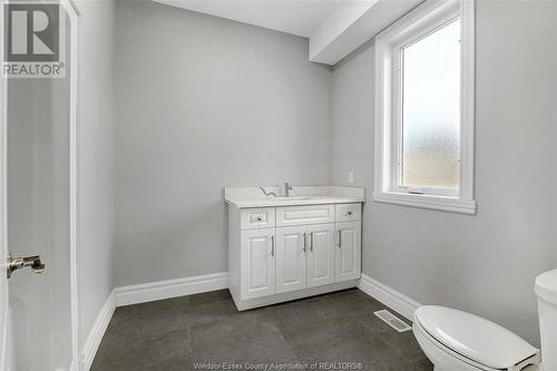 351 Benson Court, Amherstburg, ON - Indoor Photo Showing Bathroom