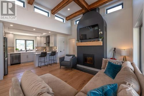 453 Eastview Road, Kaleden, BC - Indoor Photo Showing Living Room With Fireplace