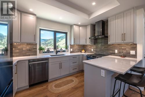 453 Eastview Road, Kaleden, BC - Indoor Photo Showing Kitchen With Upgraded Kitchen