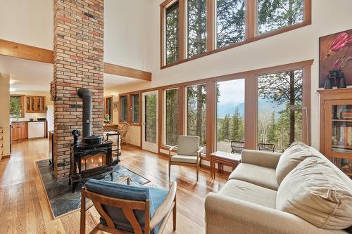 6189 Paradise Valley Road, Winlaw, BC - Indoor Photo Showing Living Room With Fireplace