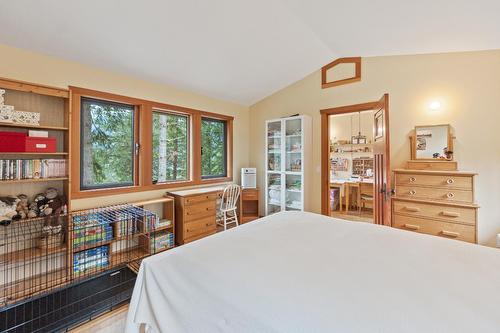 6189 Paradise Valley Road, Winlaw, BC - Indoor Photo Showing Bedroom