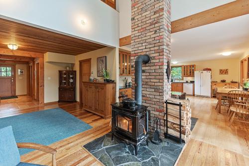 6189 Paradise Valley Road, Winlaw, BC - Indoor With Fireplace