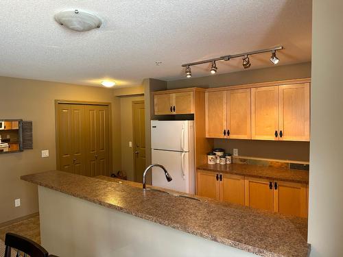 110 - 4874 Stanley Street, Radium Hot Springs, BC - Indoor Photo Showing Kitchen