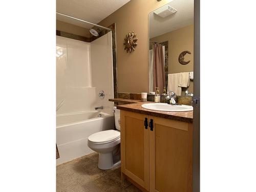 110 - 4874 Stanley Street, Radium Hot Springs, BC - Indoor Photo Showing Bathroom