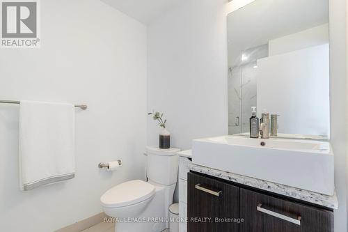 #209 -170 Chiltern Hill Rd, Toronto, ON - Indoor Photo Showing Bathroom