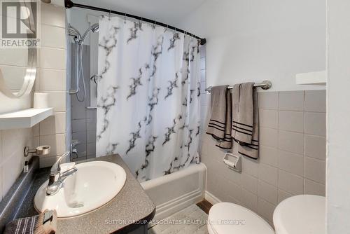 173 Maplewood Ave, Toronto, ON - Indoor Photo Showing Bathroom
