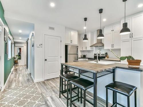 Dinette - 141Z Rue De La Falaise, Sainte-Marguerite-Du-Lac-Masson, QC - Indoor Photo Showing Kitchen With Upgraded Kitchen