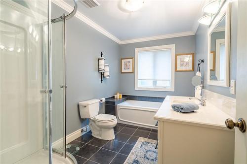61 Aberdeen Avenue, Mount Hope, ON - Indoor Photo Showing Bathroom