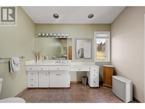 3131 Elliott Road, West Kelowna, BC - Indoor Photo Showing Bathroom