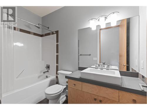 2922 Bentley Road, West Kelowna, BC - Indoor Photo Showing Bathroom