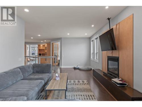 2922 Bentley Road, West Kelowna, BC - Indoor Photo Showing Living Room With Fireplace