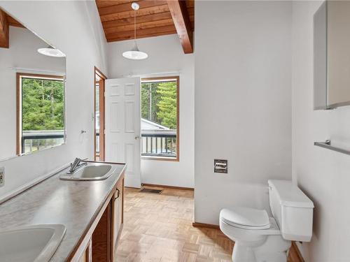 5095 Belvedere Cres, Duncan, BC - Indoor Photo Showing Bathroom