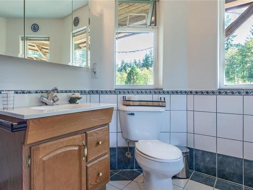 488 Cape Mudge Rd, Quadra Island, BC - Indoor Photo Showing Bathroom