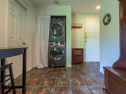 488 Cape Mudge Rd, Quadra Island, BC - Indoor Photo Showing Laundry Room