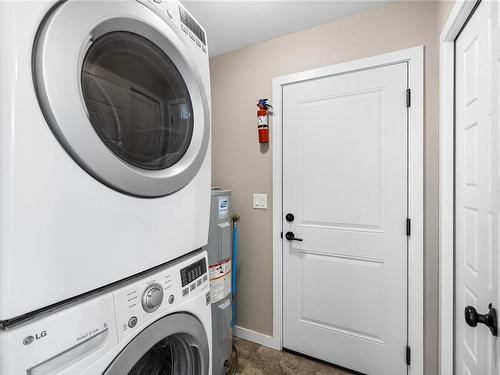 17-5450 Tomswood Rd, Port Alberni, BC - Indoor Photo Showing Laundry Room