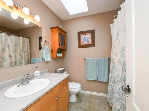 2363 Inverclyde Way, Courtenay, BC - Indoor Photo Showing Laundry Room