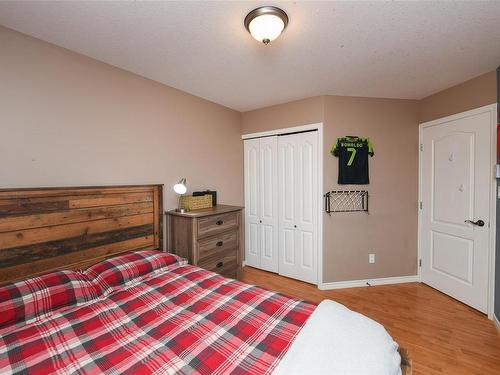 2363 Inverclyde Way, Courtenay, BC - Indoor Photo Showing Bedroom