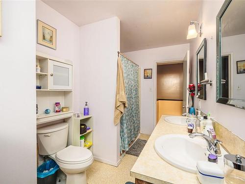 231 Sayward Hts, Sayward, BC - Indoor Photo Showing Bathroom