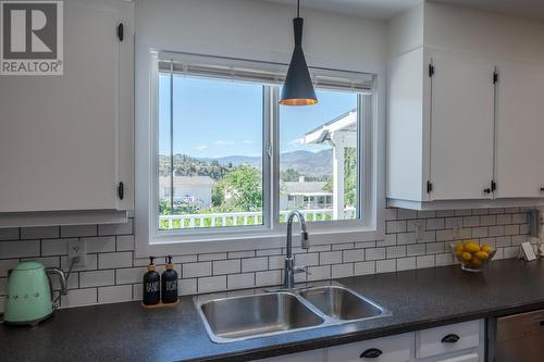 1482 Maccleave Avenue, Penticton, BC - Indoor Photo Showing Kitchen With Double Sink