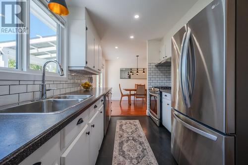 1482 Maccleave Avenue, Penticton, BC - Indoor Photo Showing Kitchen With Double Sink With Upgraded Kitchen