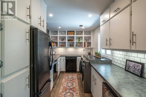 1482 Maccleave Avenue, Penticton, BC - Indoor Photo Showing Kitchen