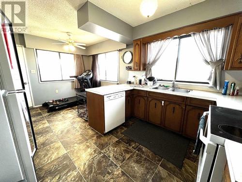 310 Midnight Drive, Williams Lake, BC - Indoor Photo Showing Kitchen With Double Sink