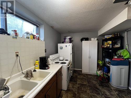 310 Midnight Drive, Williams Lake, BC - Indoor Photo Showing Kitchen