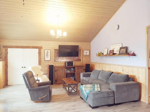 12590 Highway 3, Greenwood, BC - Indoor Photo Showing Living Room