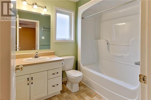 837 Eighth Street, Renfrew, ON - Indoor Photo Showing Bathroom