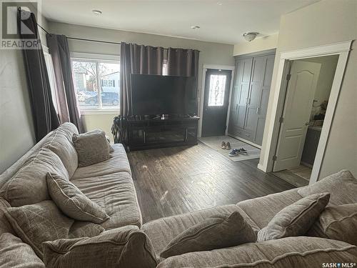 1619 Prince Of Wales Avenue, Saskatoon, SK - Indoor Photo Showing Living Room