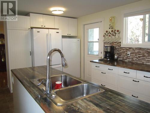 381 Winney Ave, Merritt, BC - Indoor Photo Showing Kitchen With Double Sink