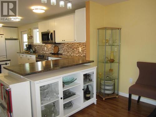 381 Winney Ave, Merritt, BC - Indoor Photo Showing Kitchen