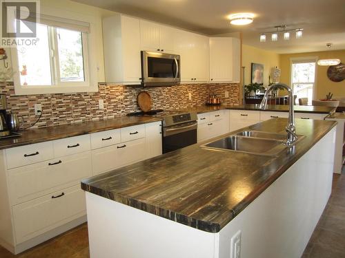 381 Winney Ave, Merritt, BC - Indoor Photo Showing Kitchen With Double Sink With Upgraded Kitchen