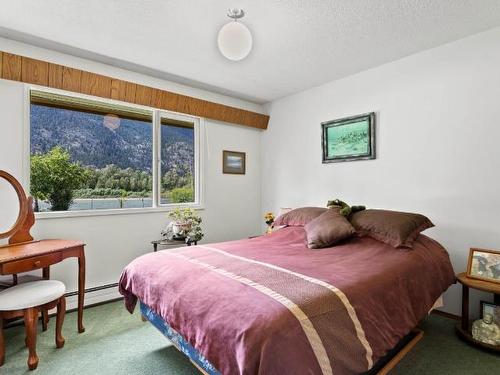 8753 Veteran Rd, Kamloops, BC - Indoor Photo Showing Bedroom
