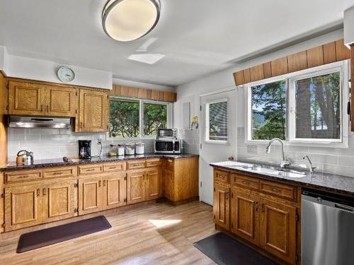 8753 Veteran Rd, Kamloops, BC - Indoor Photo Showing Kitchen With Double Sink
