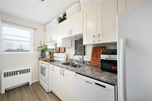 2418 New Street|Unit #12, Burlington, ON - Indoor Photo Showing Kitchen With Double Sink