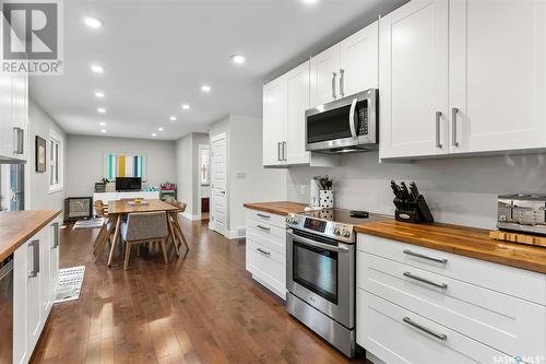 1319 13Th Street, Saskatoon, SK - Indoor Photo Showing Kitchen With Stainless Steel Kitchen With Upgraded Kitchen